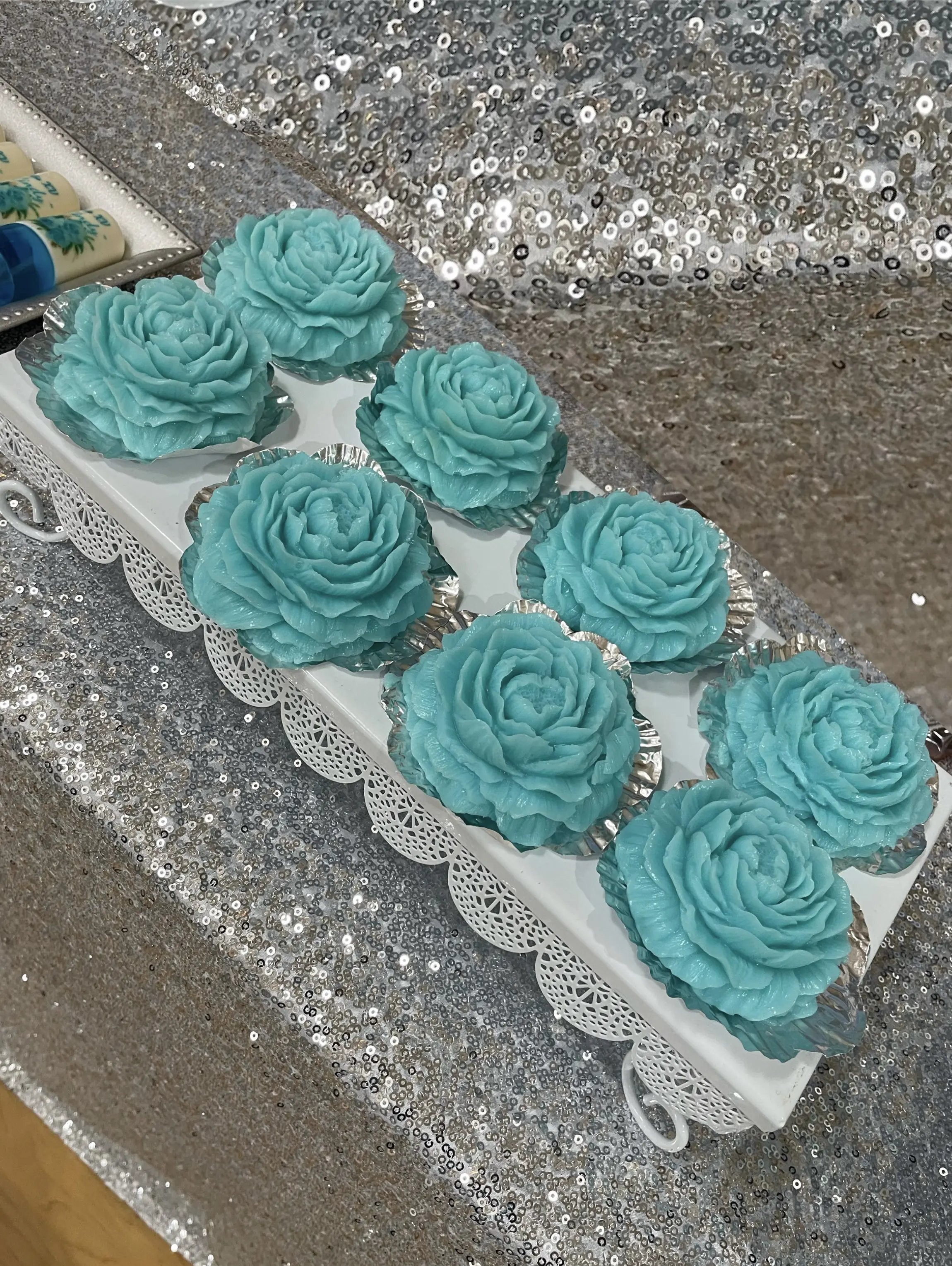 Buttercream rose cupcakes for a Lincoln dessert table