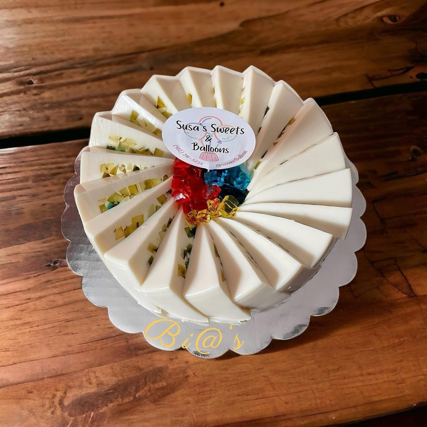 Cream and gold gelatin pop platter from Susa’s Sweets and Balloons in Lincoln